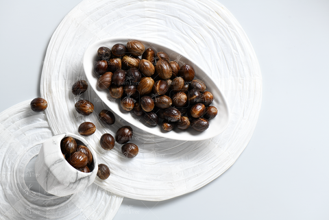 Nutmeg With Shell
